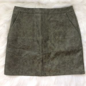 NWT Mint Vanilla LF Army/Olive Green Skirt Small